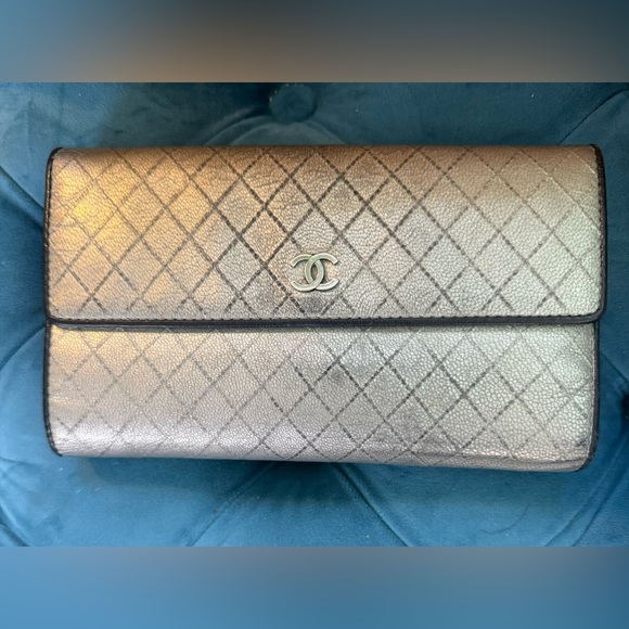 CHANEL Bicolore Leather Long Trifold Wallet Purse - Picture 1 of 10